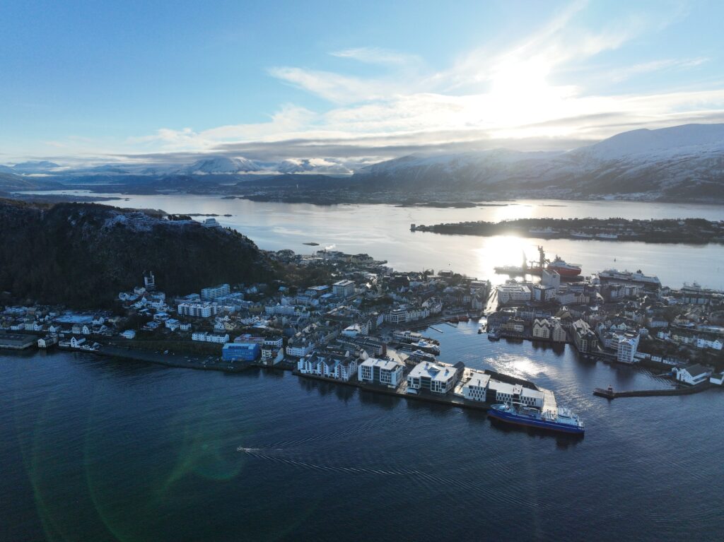 Ich reise gern: Drohnenaufnahme über Alesund in Norwegen.